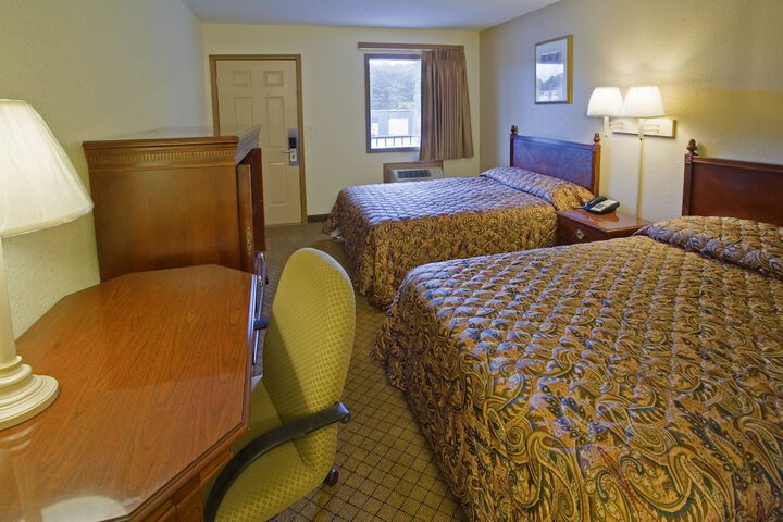 Room 10 of 12