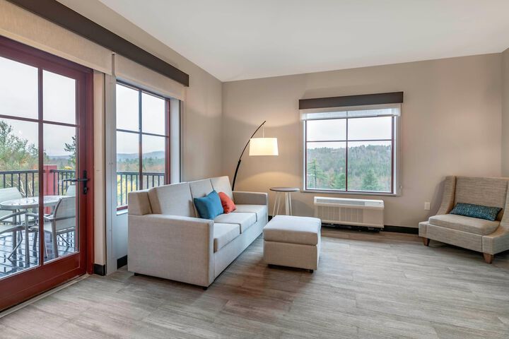 Cambria Hotel Lake Placid - Lakeside Resort