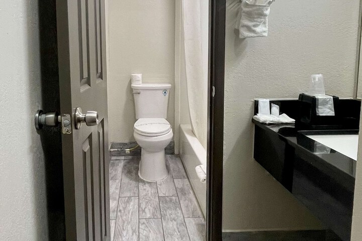 Room 29 of 34
