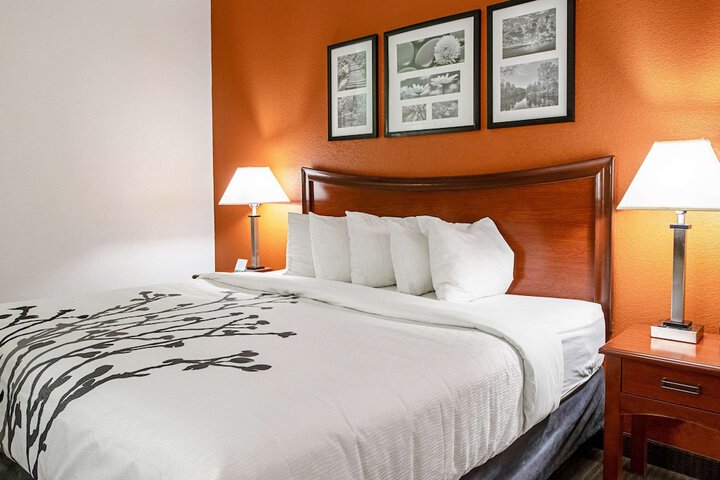 Room 33 of 52