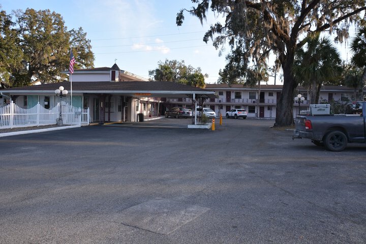 Carriage Inn Motel