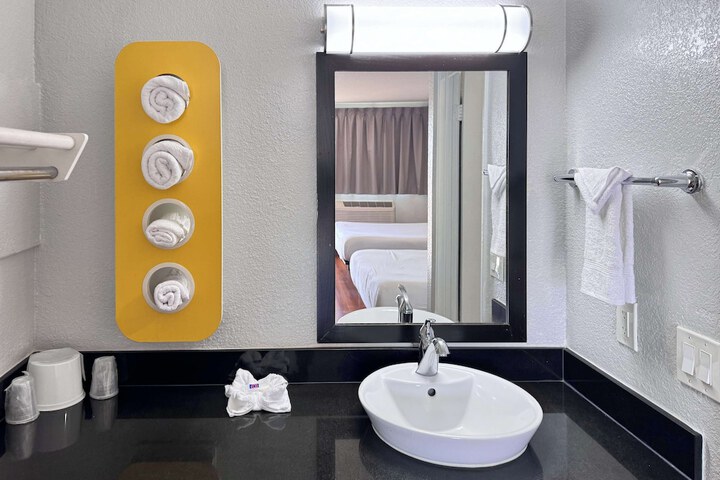 Room 28 of 45