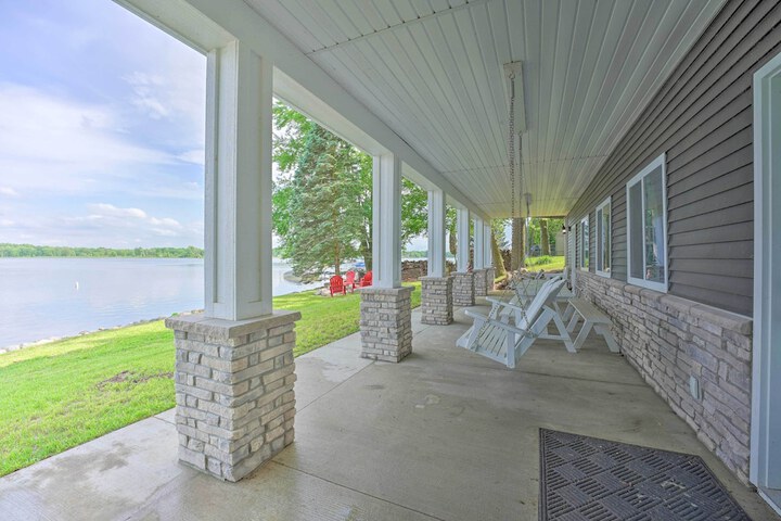 Coldwater Family Retreat w / Boat Dock & Grill!