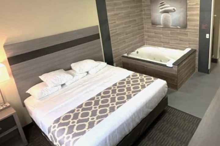 Room 12 of 21
