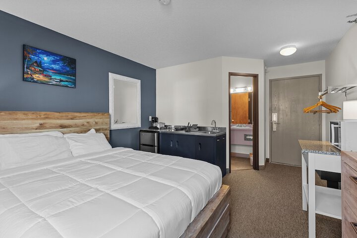 Nisswa Hotel and Suites