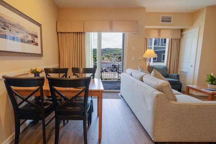 Rivertide Suites Hotel