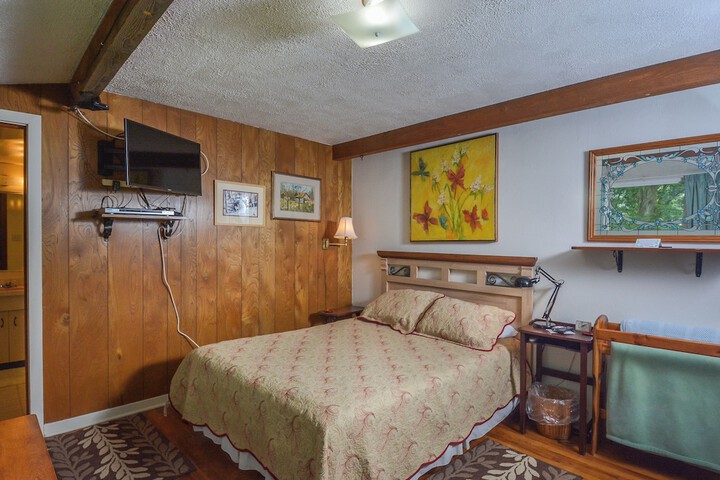 Simpsons Sanctuary by Taylor Made Deep Creek
