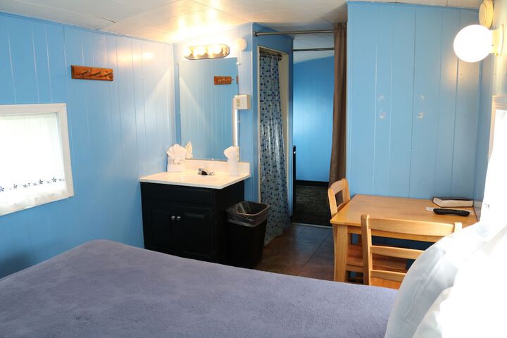 Room 28 of 74