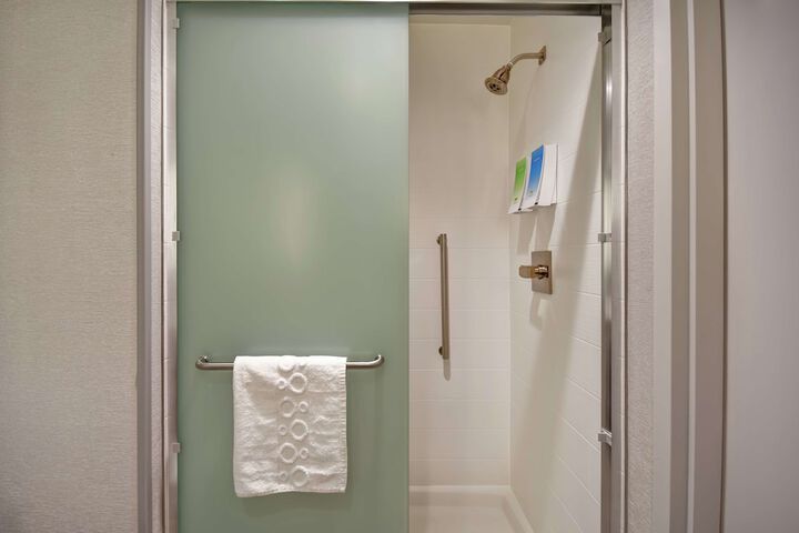 Room 16 of 39