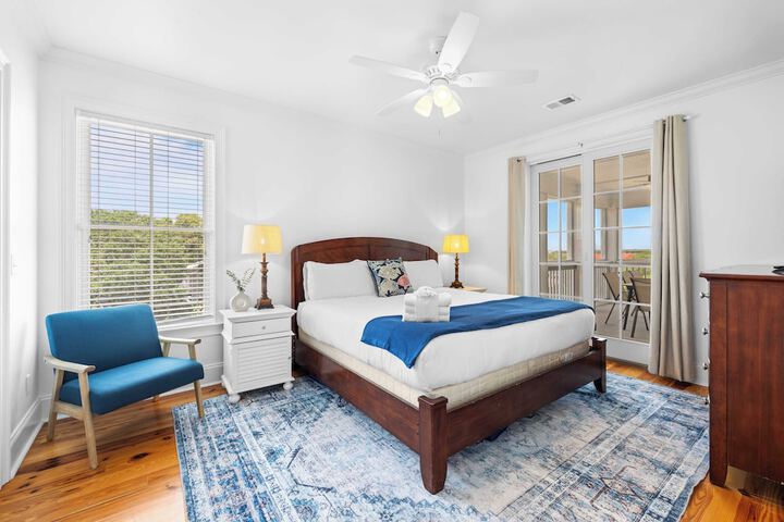 1 Block to Beach Newly Renovated 6bdr w / Rooftop Views Sand Dune by Avantstay