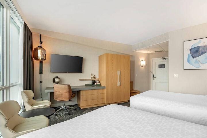 Clarion Lakeside Inn & Conference Centre