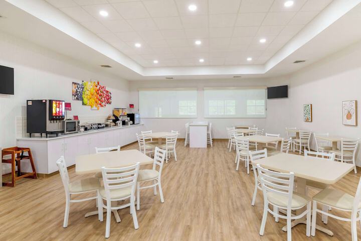 Best Western Plus Crossroads Inn & Suites