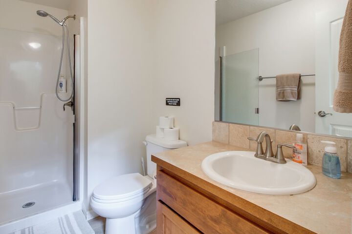 Spacious Bandon Getaway - 2 Blocks to Ocean!