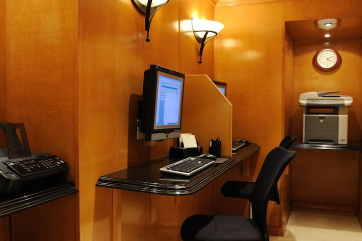 Business Center 41 of 44