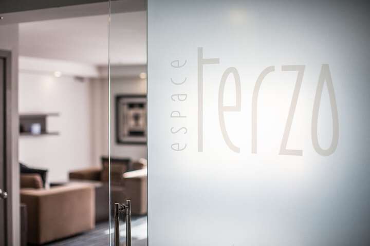 Lounge 127 of 145