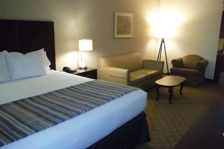 Room 7 of 18