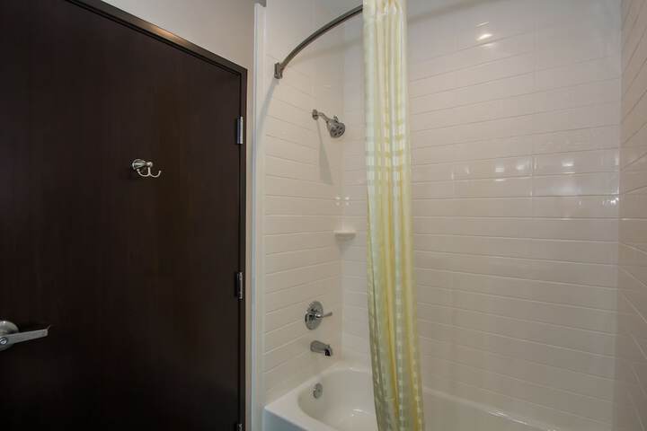 Room 16 of 18