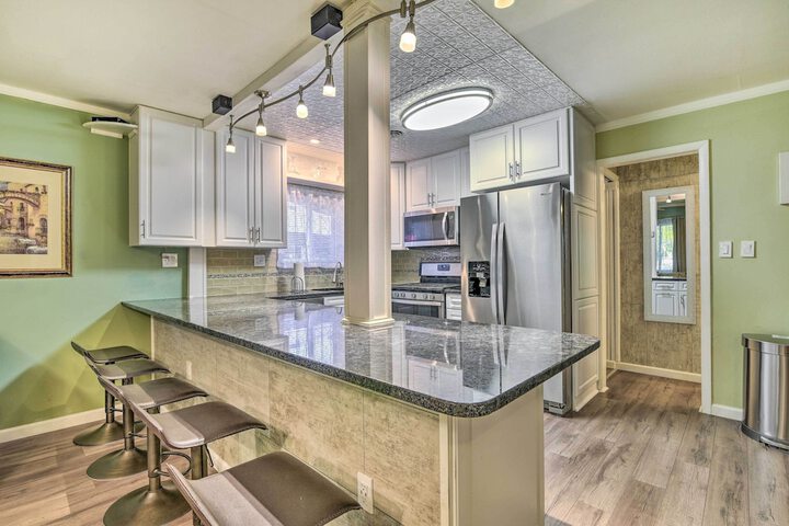 Pet-friendly Taylor Home w / Backyard Oasis!