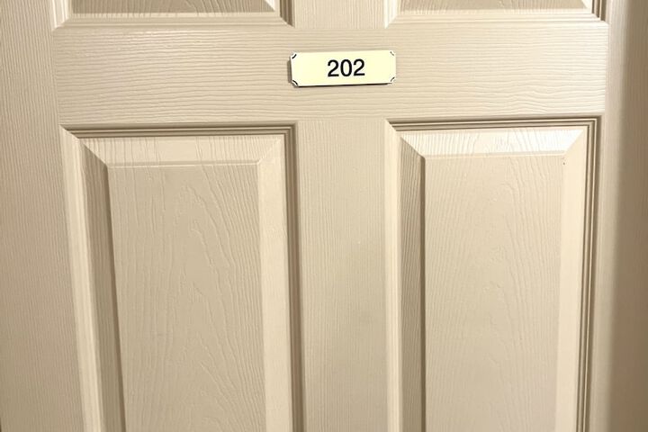 Room 33 of 64
