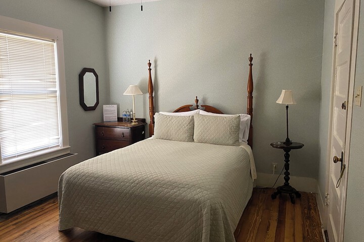 Room 21 of 44