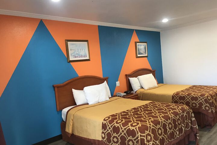 Room 9 of 26