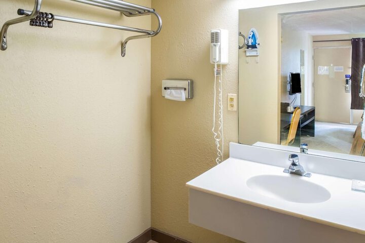 Room 32 of 44