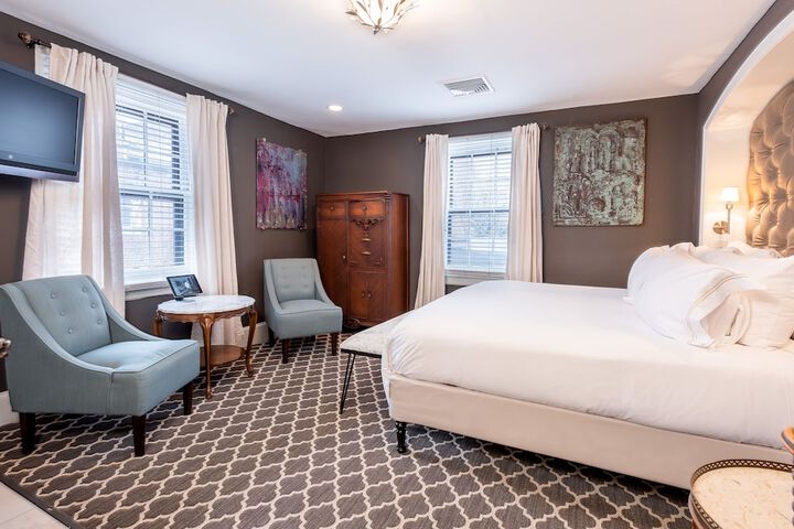 Room 53 of 69