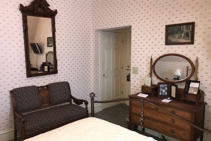 Room 43 of 94