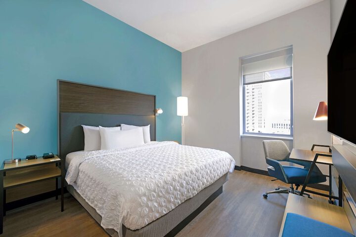 Room 25 of 46