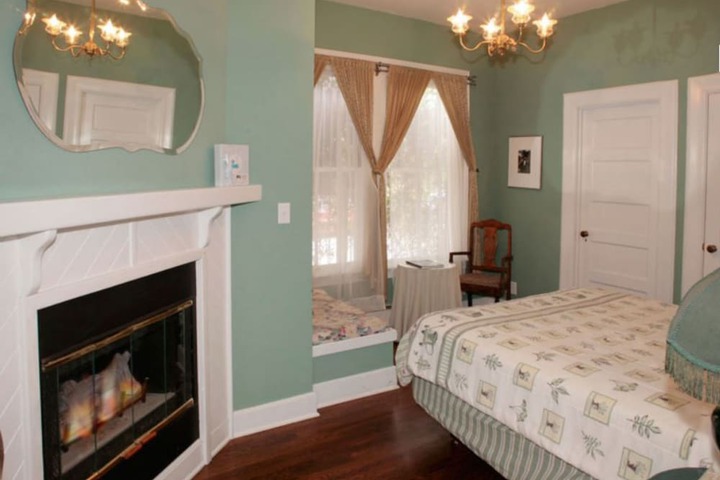 Room 9 of 13