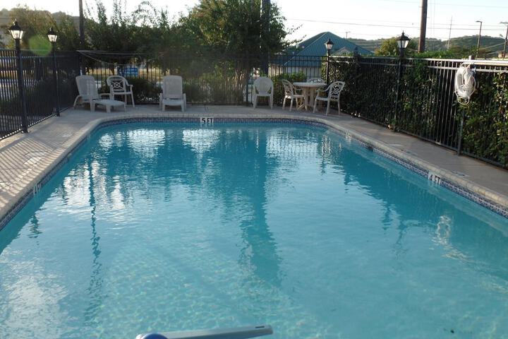 Pool 5 of 25