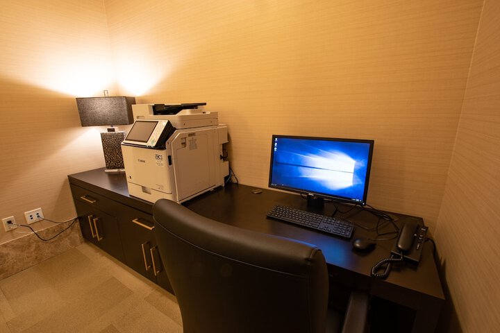 Business Center 23 of 26