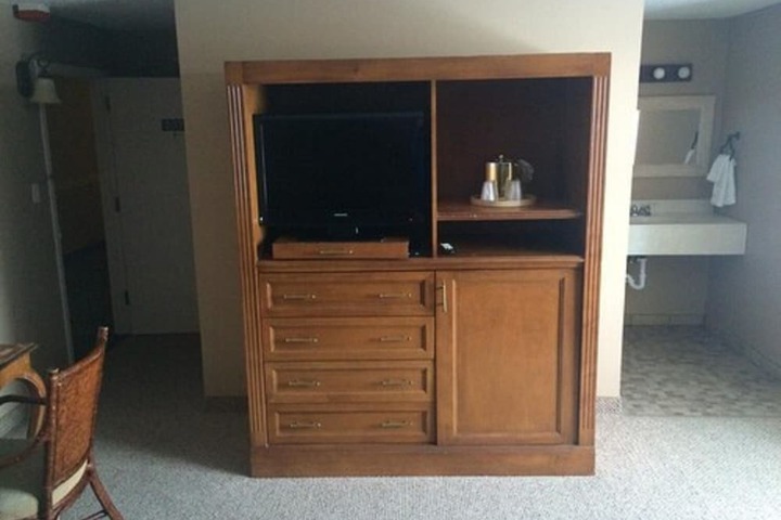Room 16 of 28