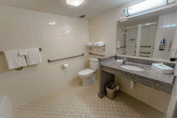 Room 13 of 21