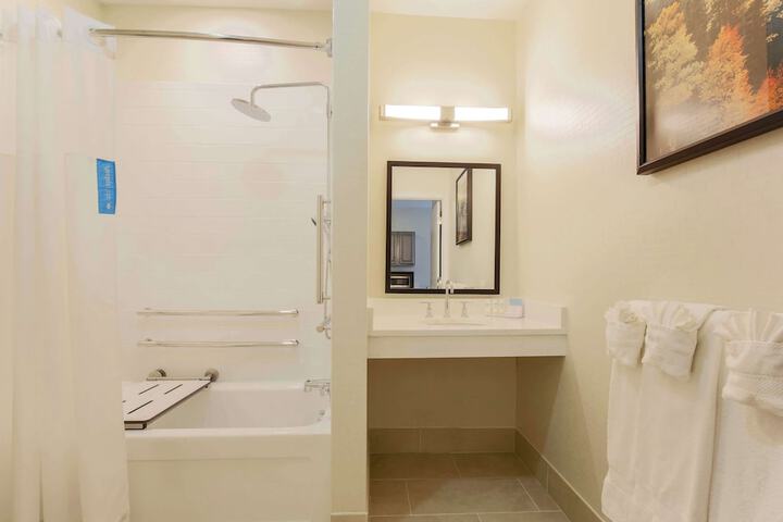 Room 35 of 53