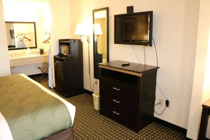 Room 6 of 8