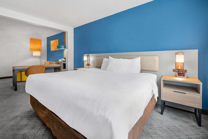 Comfort Inn & Suites Sheboygan I-43