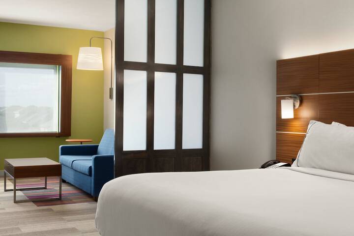 Holiday Inn Express & Suites Edinburg-McAllen Area by IHG