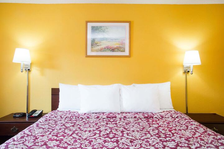 Room 9 of 22