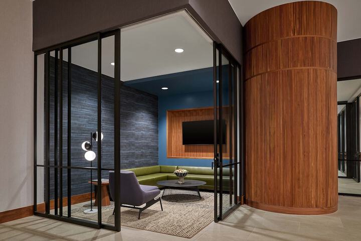Lounge 125 of 146