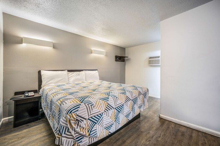 Room 34 of 50