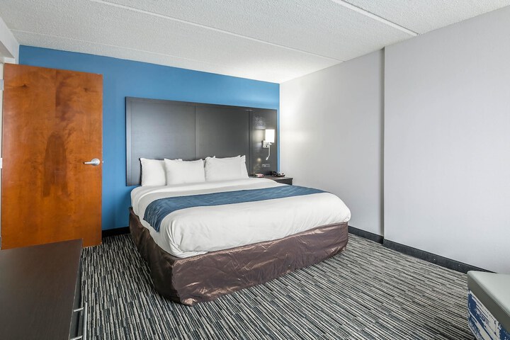Room 13 of 36