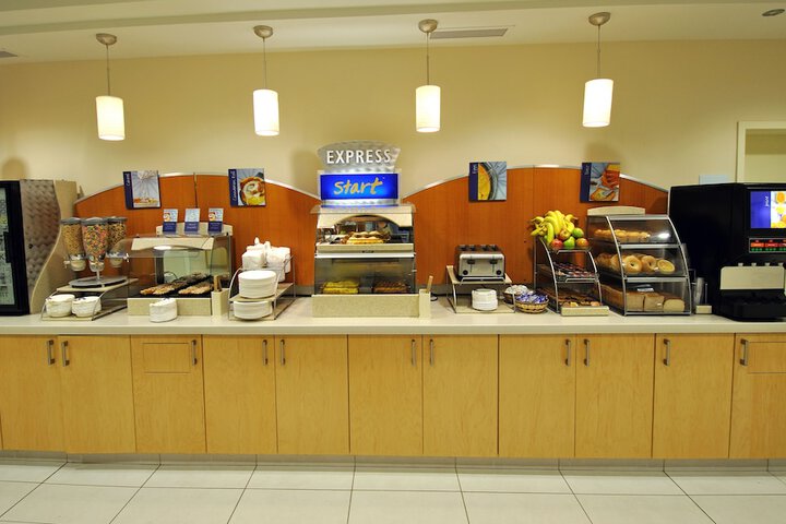 Dining 54 of 68