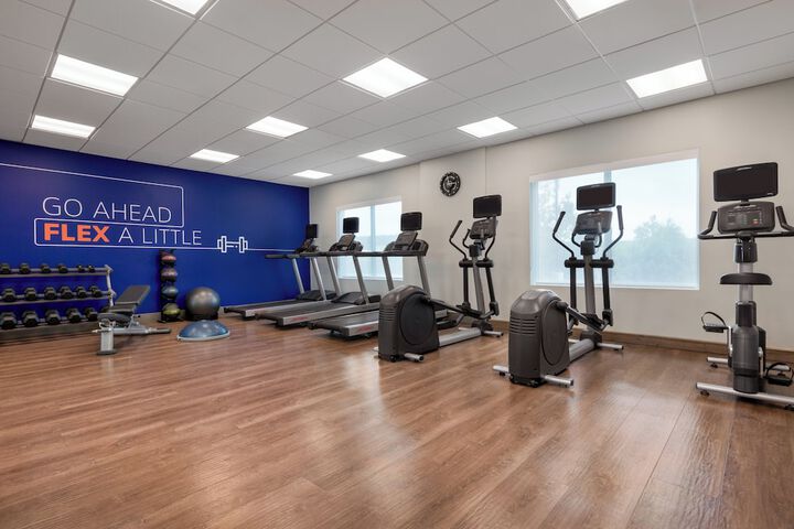 Holiday Inn Express Calhoun South by IHG