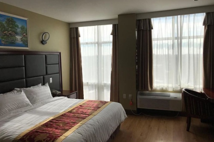 Room 9 of 34