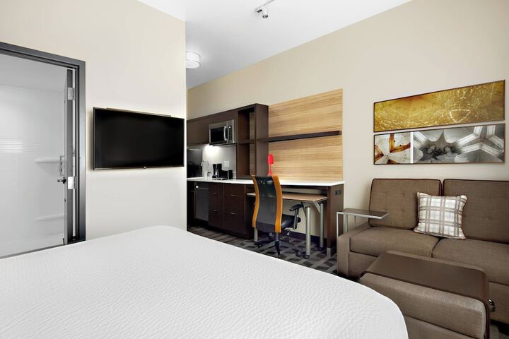 Room 17 of 37