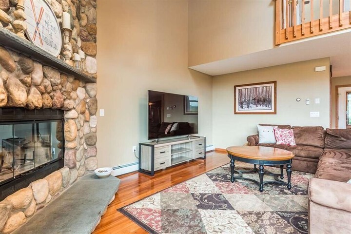 V3 Gorgeous Ski-in Mountain View Townhouse With Amazing Views in Bretton Woods