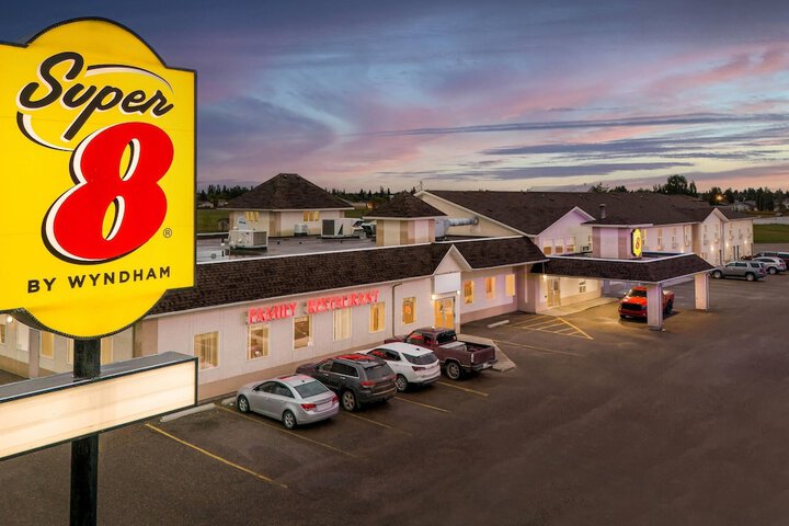Super 8 by Wyndham Meadow Lake