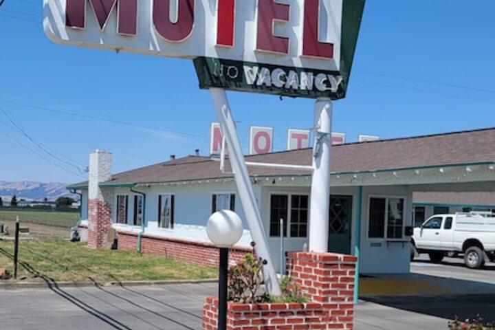 Wiebe Motel