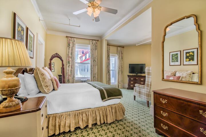 Room 47 of 132